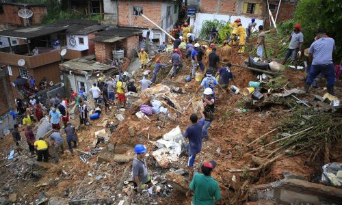 Rain fed landslides คร่าชีวิตชาวบราซิล