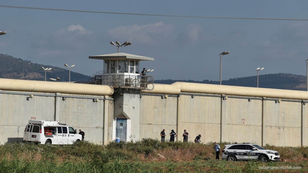นักโทษ ปาเลสไตน์หนีคุกอิสราเอล กลุ่มติดอาวุธชาวปาเลสไตน์ 6 คนแหกคุก หนึ่งในคุกที่มีความปลอดภัยสูงที่สุดของอิสราเอล หลังเห็นได้ชัดว่าเข้าถึง