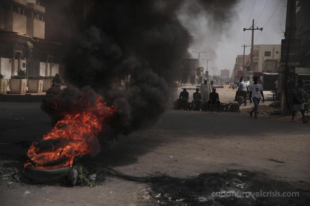 Sudanese จับกุมผู้วิพากษ์วิจารณ์รัฐประหาร กองกำลังความมั่นคงซูดานกักตัวไว้สามที่โดดเด่นตัวเลขประชาธิปไตยค้างคืนญาติและนักเคลื่อนไหวอื่น ๆ