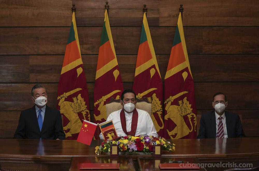 Sri Lanka พยายามปรับโครงสร้างหนี้ ประธานาธิบดีศรีลังกาที่มีหนี้สินล้นพ้นตัวขอให้จีนปรับโครงสร้างเงินกู้และการเข้าถึงสินเชื่อพิเศษเพื่อการนำ