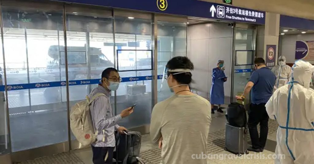 China cuts quarantine นักท่องเที่ยวต่างชาติ จีนลดระยะเวลากักกันสำหรับนักเดินทางต่างชาติในวันอังคาร ซึ่งเป็นก้าวสำคัญสู่การคลายการควบคุม