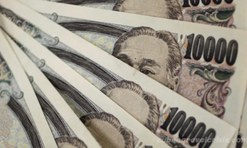 Japanese yen rises นักลงทุนหาที่หลบภัยหลังอาเบะถูกยิง