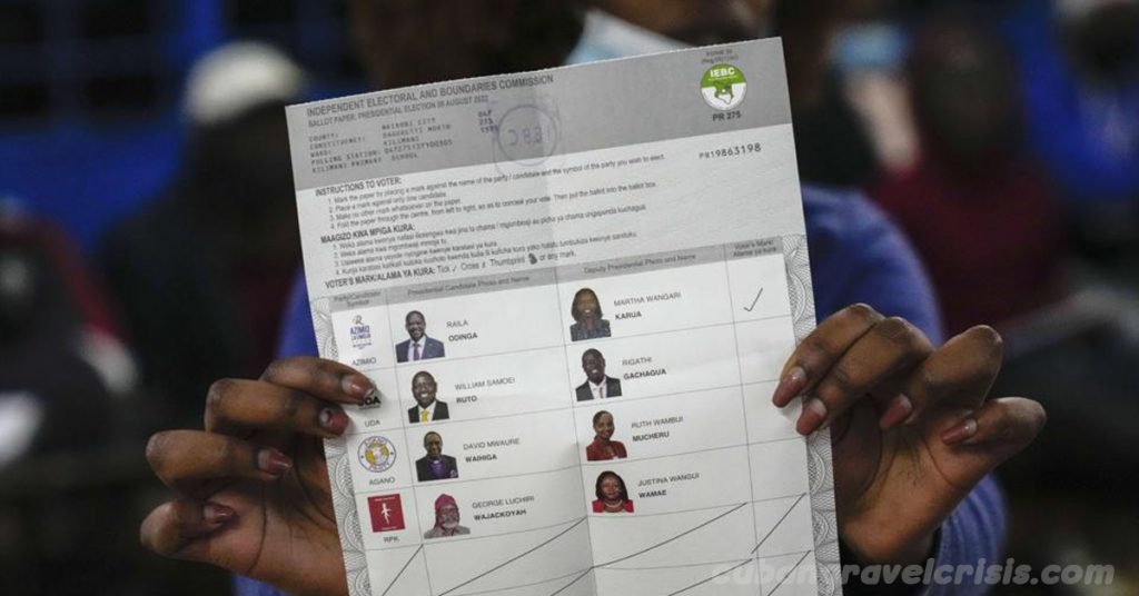 Kenyans รอผลการเลือกตั้งประธานาธิบดีอย่างใกล้ชิด ชาวเคนยากำลังรอผลการเลือกตั้งประธานาธิบดีที่ใกล้ชิดแต่ก็สงบเงียบซึ่งผู้มาประท้วงต่ำ