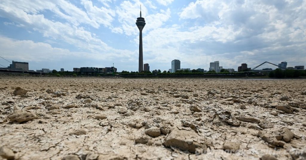 ฤดูร้อน2022 ที่ร้อนแรงที่สุดของยุโรป โดยทวีปนี้ต้องเผชิญกับคลื่นความร้อนและภัยแล้งที่เลวร้ายที่สุดในรอบหลายศตวรรษ จอภาพดาวเทียม