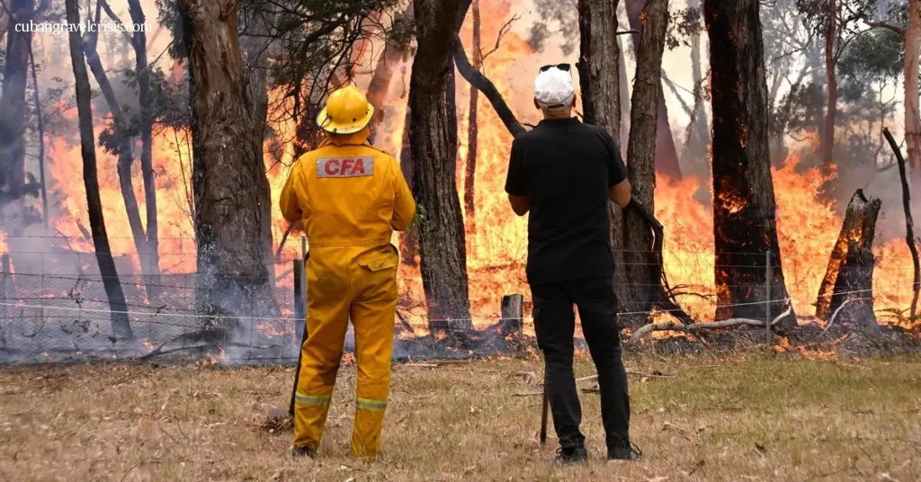 รัฐออสเตรเลียสั่งอพยพประชาชน 30,000 คน เหตุเสี่ยงไฟไหม้ นักดับเพลิงในออสเตรเลียกำลังต่อสู้กับเพลิงไหม้ครั้งใหญ่ ส่งผลให้ต้องอพยพผู้คน